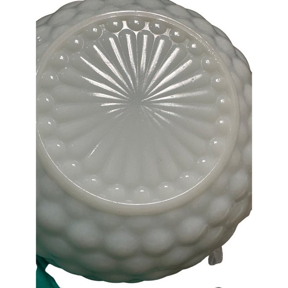 Milk Glass serving Dish and Centerpiece - Picture 4 of 4